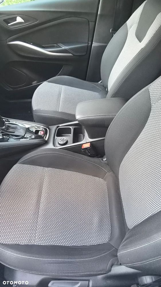 Opel Grandland X 1.2 T GPF Design&Tech S&S - 36