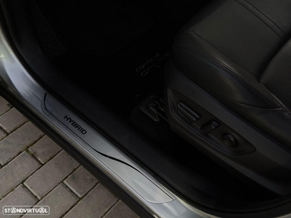 Toyota Corolla Cross 2.0 Hybrid Luxury - 55