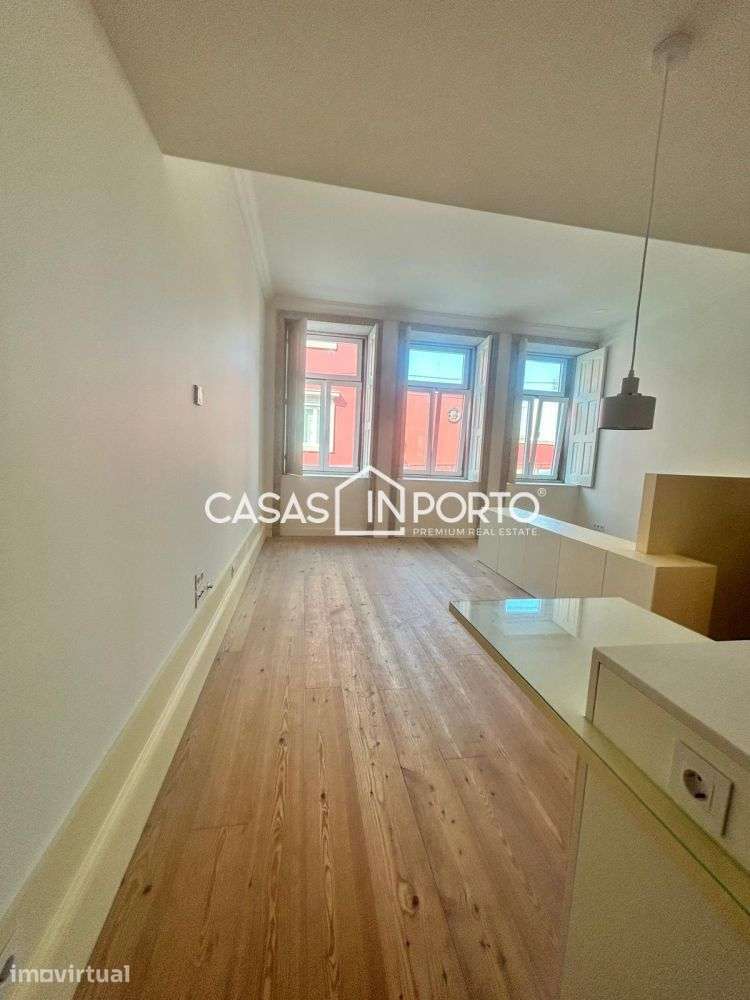 Apartamento  junto à estação de metro da Trindade. - Grande imagem: 2/10