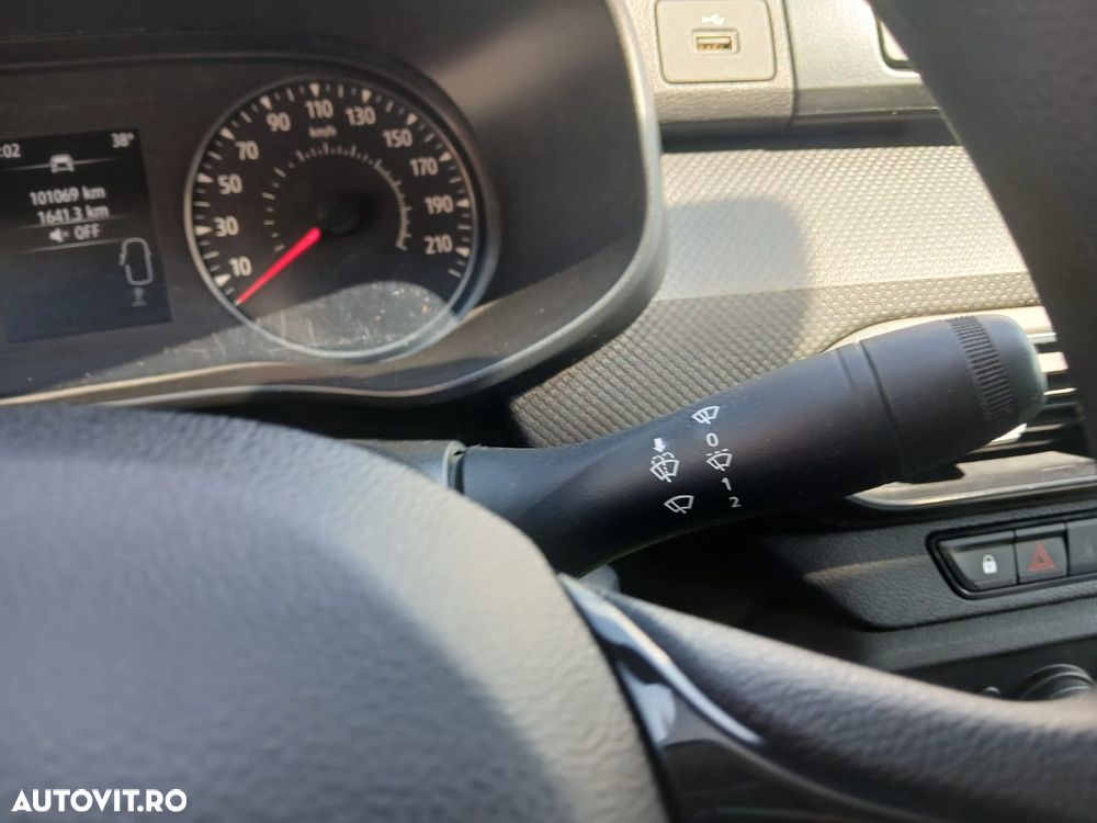 Dacia Logan TCe 90 Essential - 10