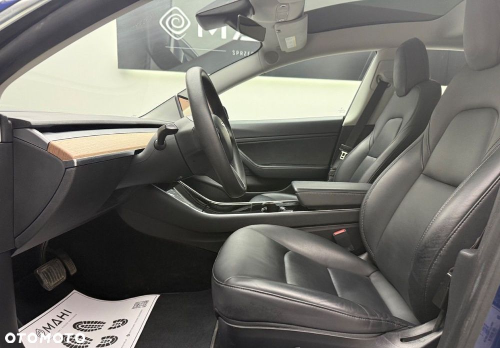 Tesla Model 3 - 25