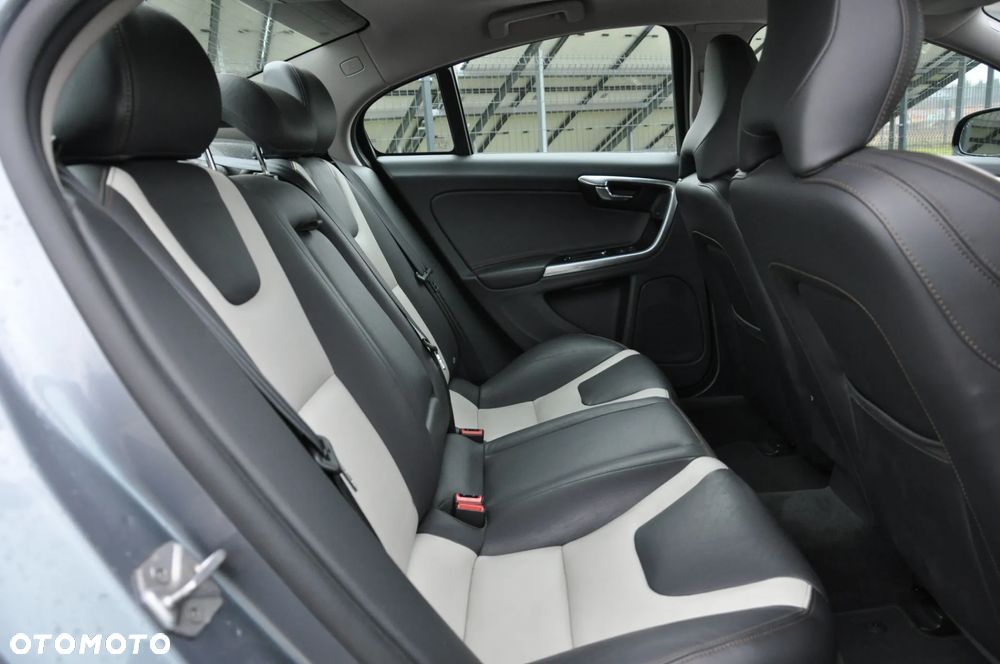 Volvo S60 T5 AWD Summum - 32