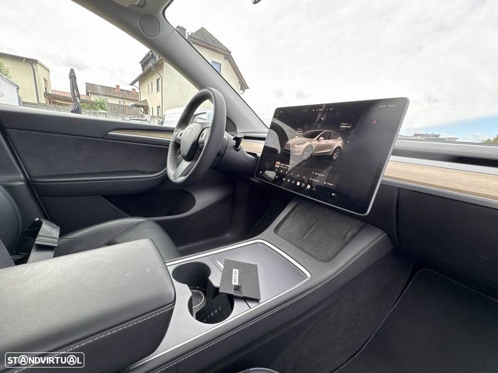 Tesla Model Y Long Range Dual Motor AWD - 5