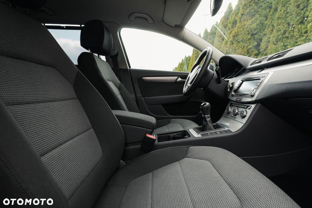 Volkswagen Passat - 33