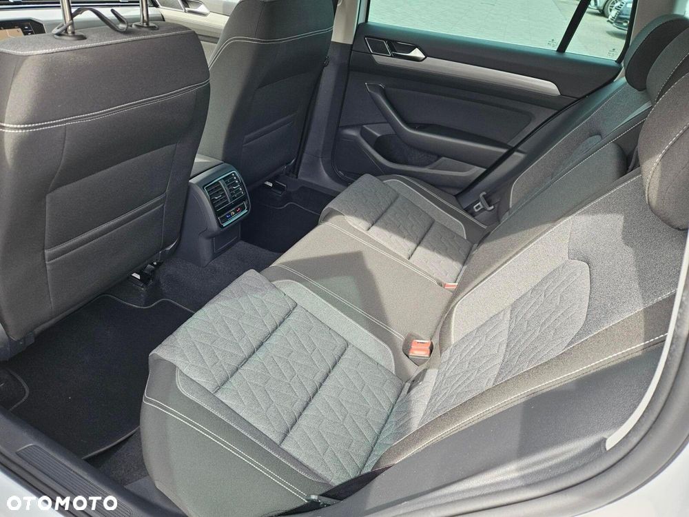Volkswagen Passat Variant 2.0 TDI EVO Business DSG - 13