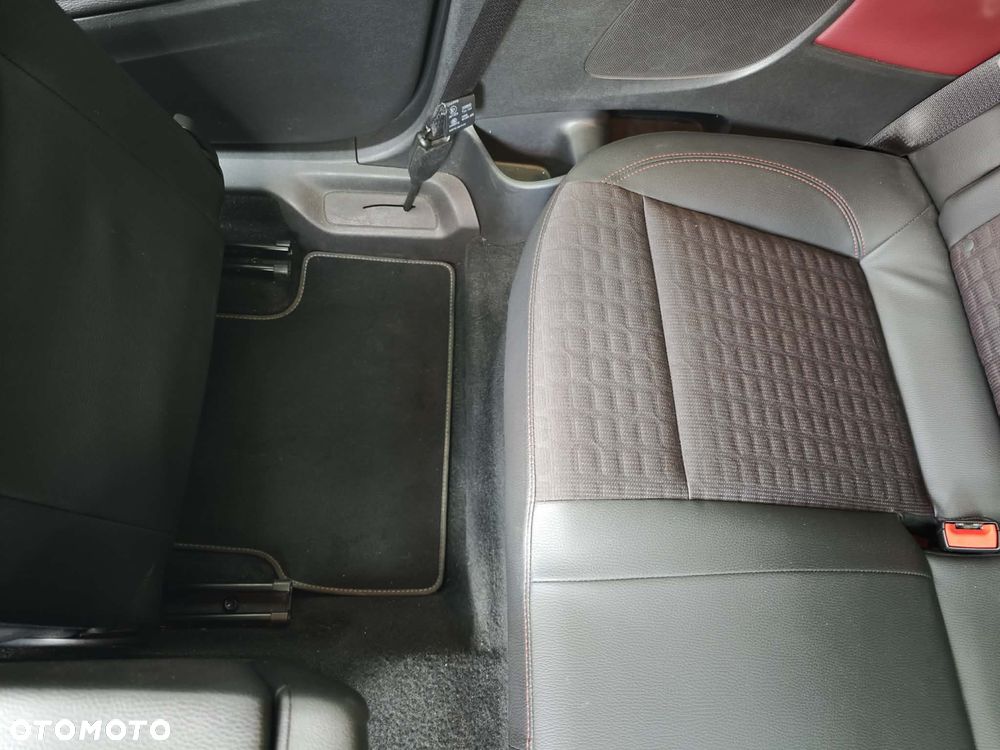 Opel Astra 1.6 T Sport - 22