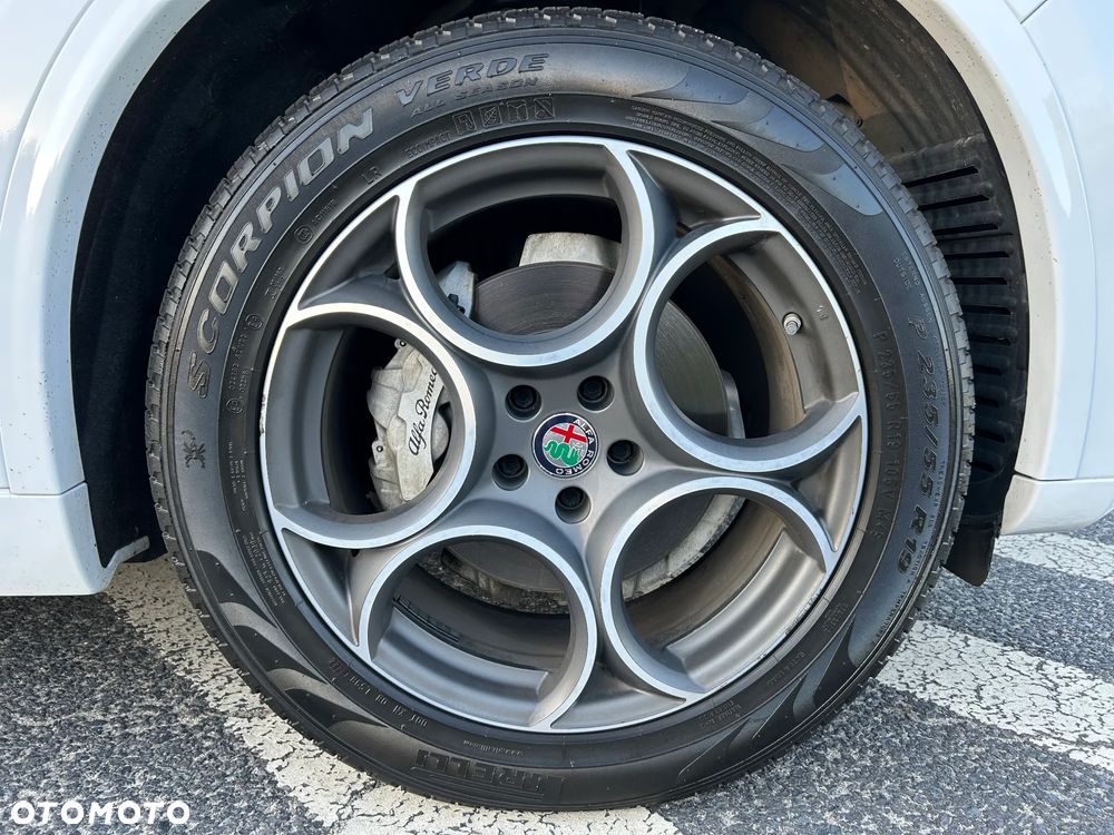 Alfa Romeo Stelvio 2.0 Turbo 16V AT8-Q4 Ti - 17