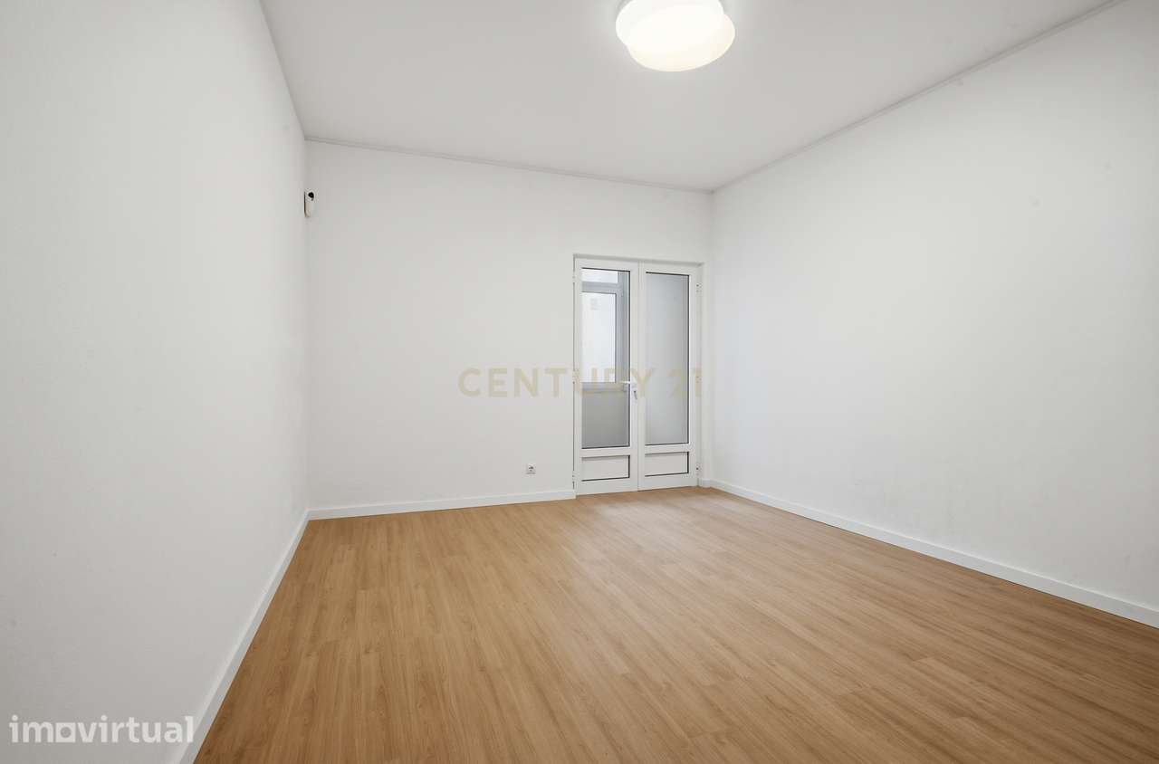 Apartamento T2 Totalmente Remodelado no Centro de Peniche - Grande imagem: 4/15