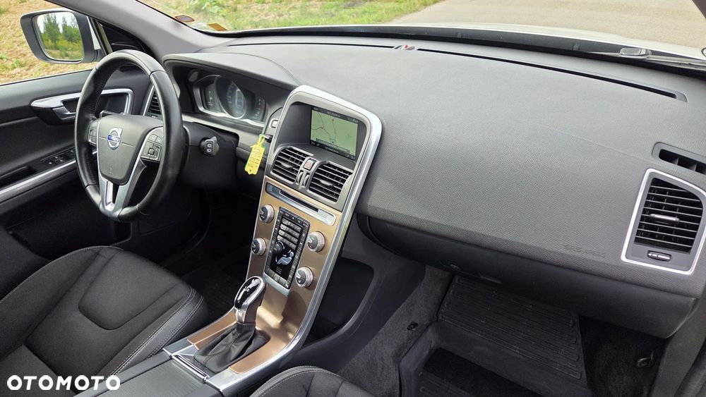 Volvo XC 60 D3 Geartronic Momentum - 27