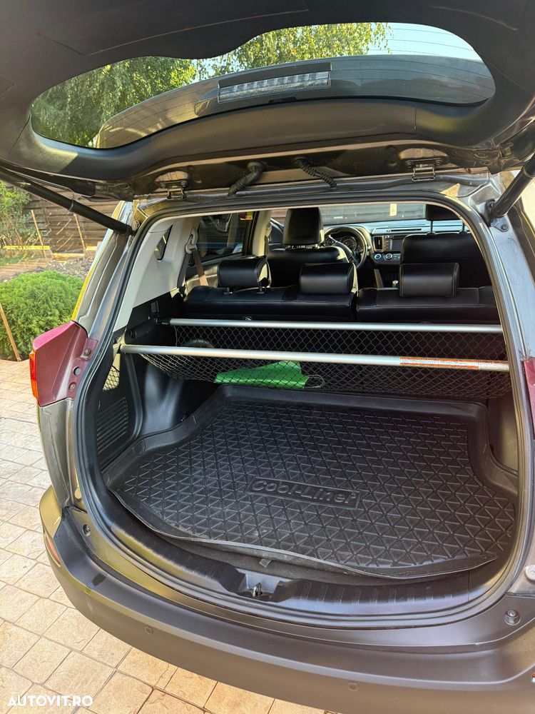 Toyota RAV4 2.2L D-CAT A/T Luxury - 18