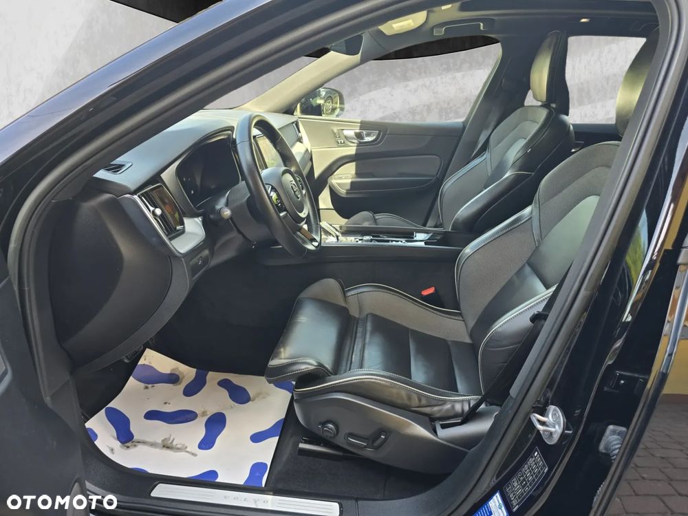 Volvo XC 60 B4 D AWD Plus Dark - 11