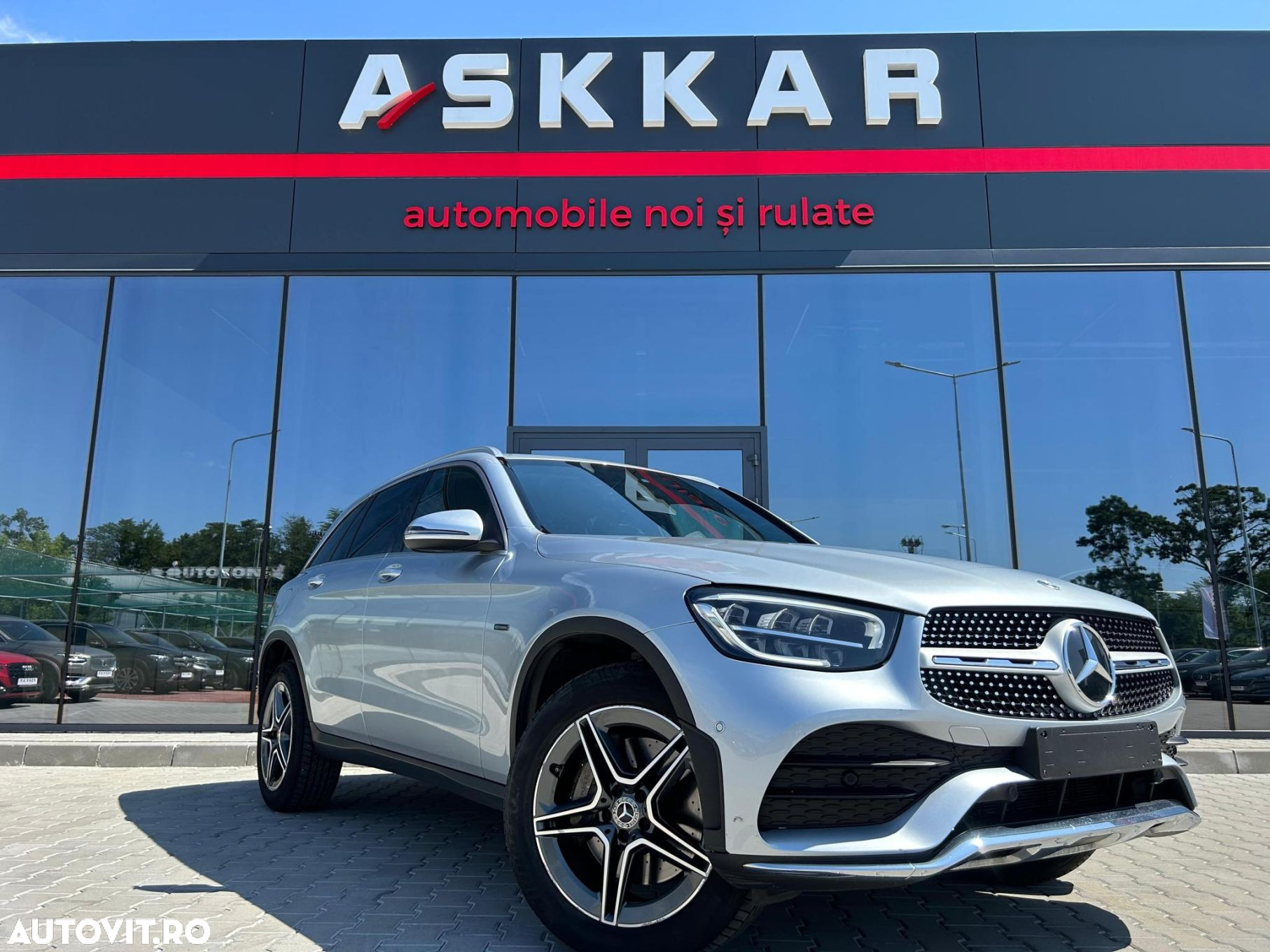 Mercedes-Benz GLC 300 e 4Matic 9G-TRONIC AMG Line - 3