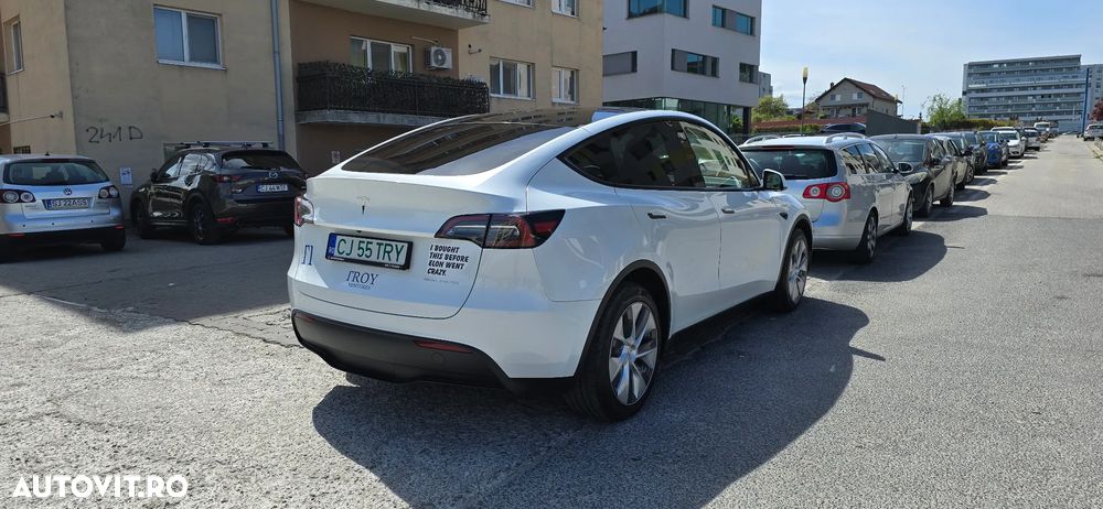 Tesla Model Y - 4