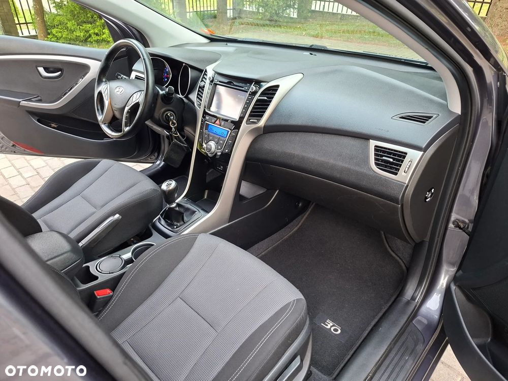 Hyundai i30 blue Kombi 1.6 GDi Passion - 15