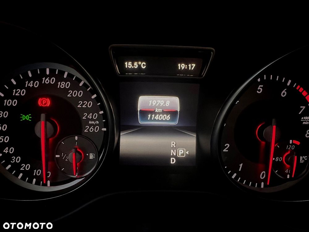 Mercedes-Benz CLA 180 7G-DCT AMG Line - 24