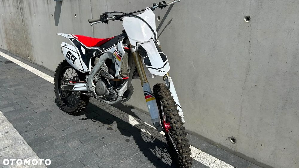 Honda CRF - 9