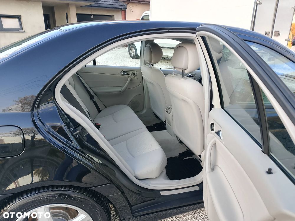 Mercedes-Benz Klasa C 220 T CDI Classic - 9