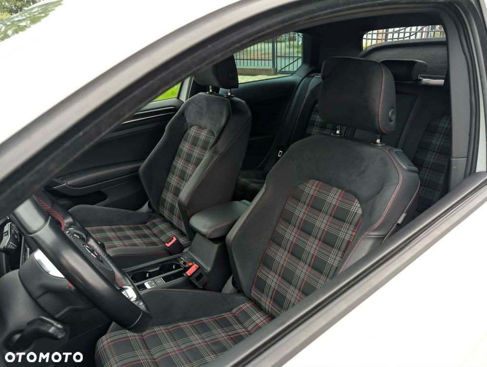 Volkswagen Golf - 9