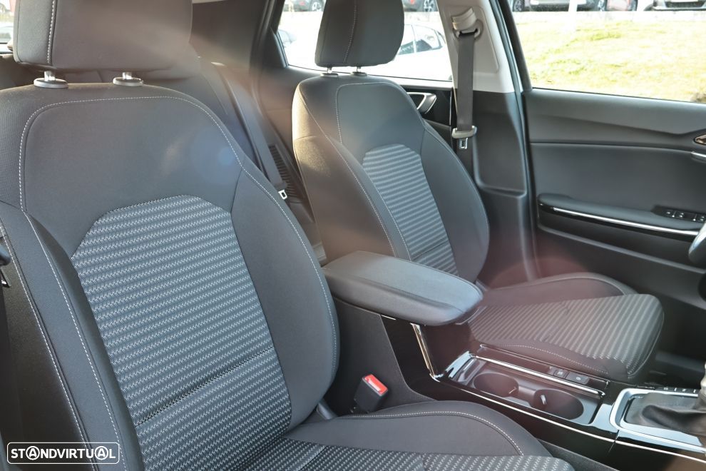 Kia XCeed 1.6 GDi PHEV Drive - 13