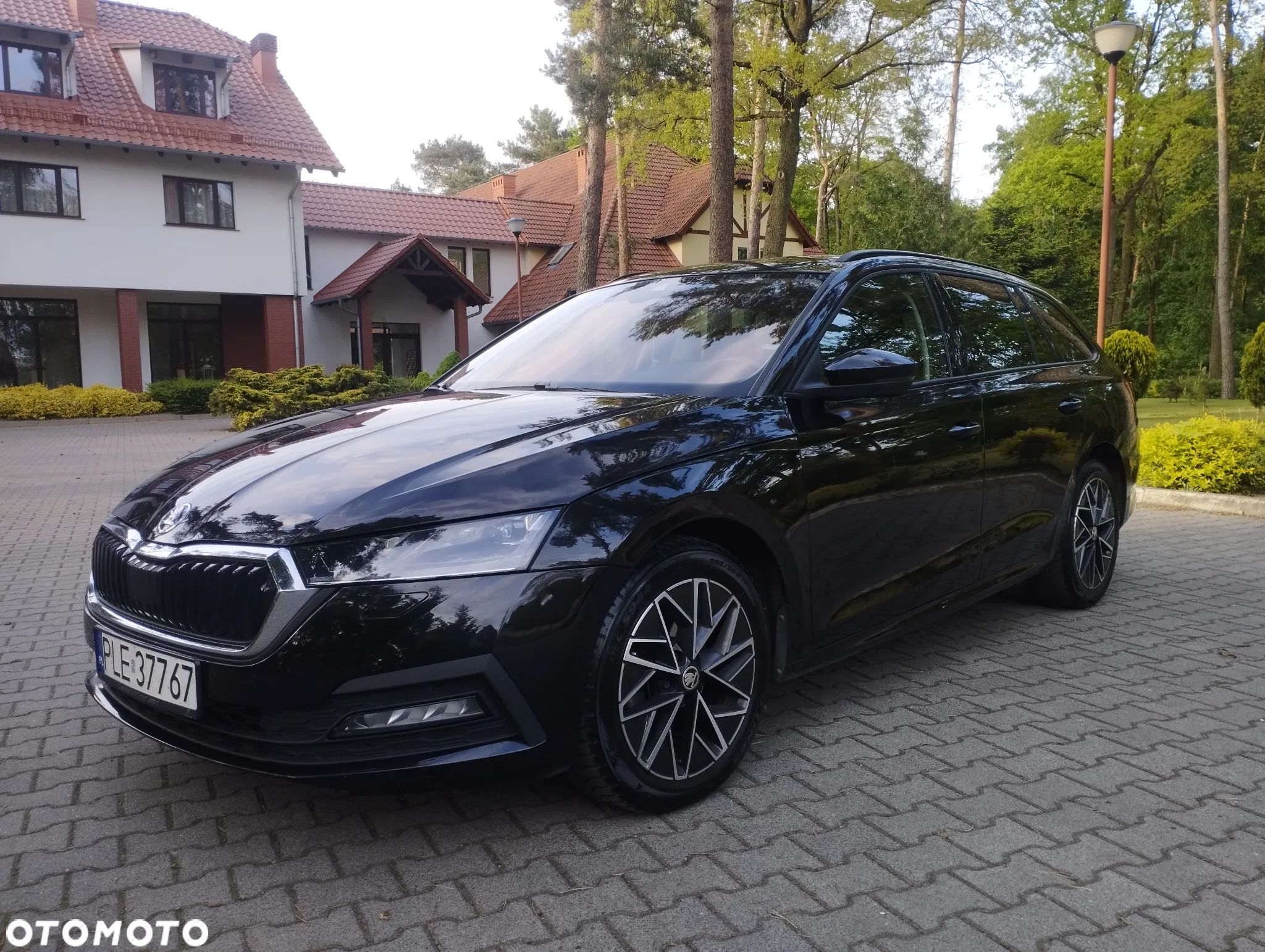 Skoda Octavia 2.0 TDI DSG Ambition - 1