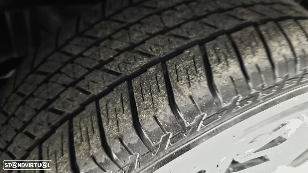 Toyota Hilux 2.8 D-4D 4WD GR Sport II - 33