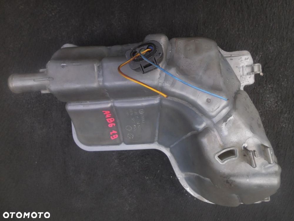 AUDI A4 B6 ZBIORNICZEK WYRÓWNAWCZY PŁYNU CHŁODZĄCEGO KOREK 8E0121403 ORYGINAŁ POSIADAM 2 SZT - 2