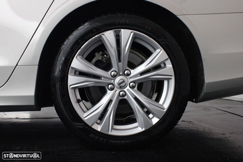 Volvo V90 2.0 B4 Momentum Plus Geartronic - 44