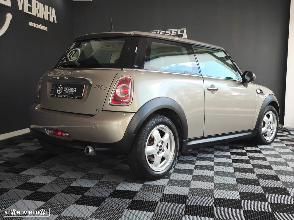 MINI 3 Portas One D - 9