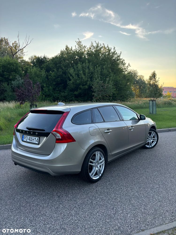Volvo V60 D2 Momentum - 14