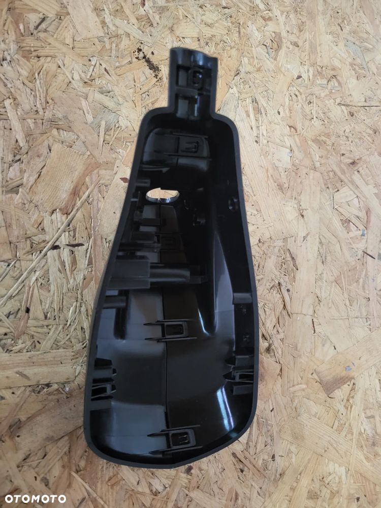 Obudowa osłona lusterka wstecznego Peugeot 2008 - 2