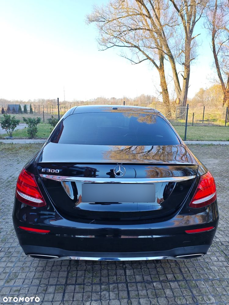Mercedes-Benz Klasa E 300 9G-TRONIC Avantgarde - 11