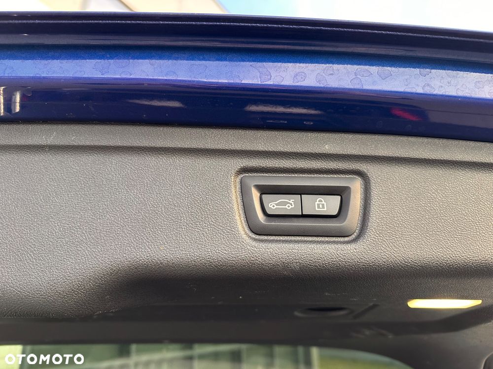 BMW Seria 3 330e Touring xDrive M Sport - 29