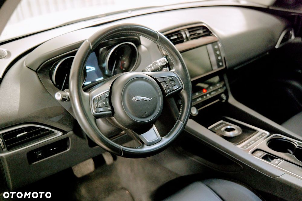 Jaguar F-Pace 35t AWD Prestige - 19