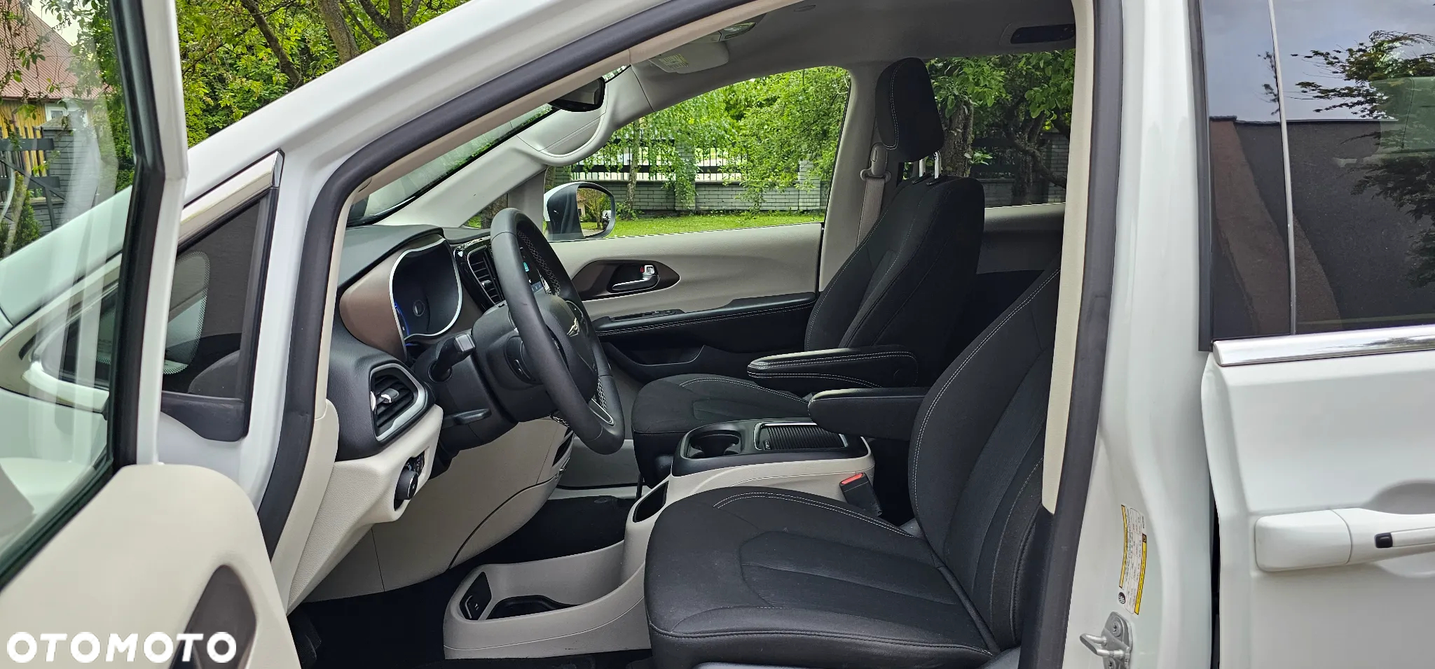 Chrysler Pacifica - 11