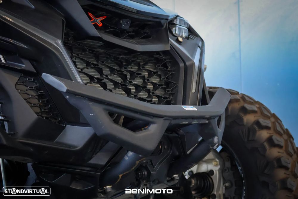 Can-Am Maverick R - 16