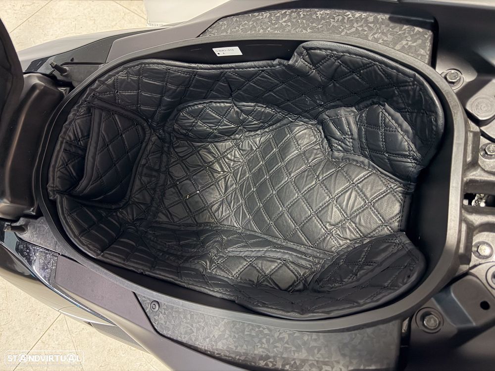 Yamaha NMAX TECH MAX - 17