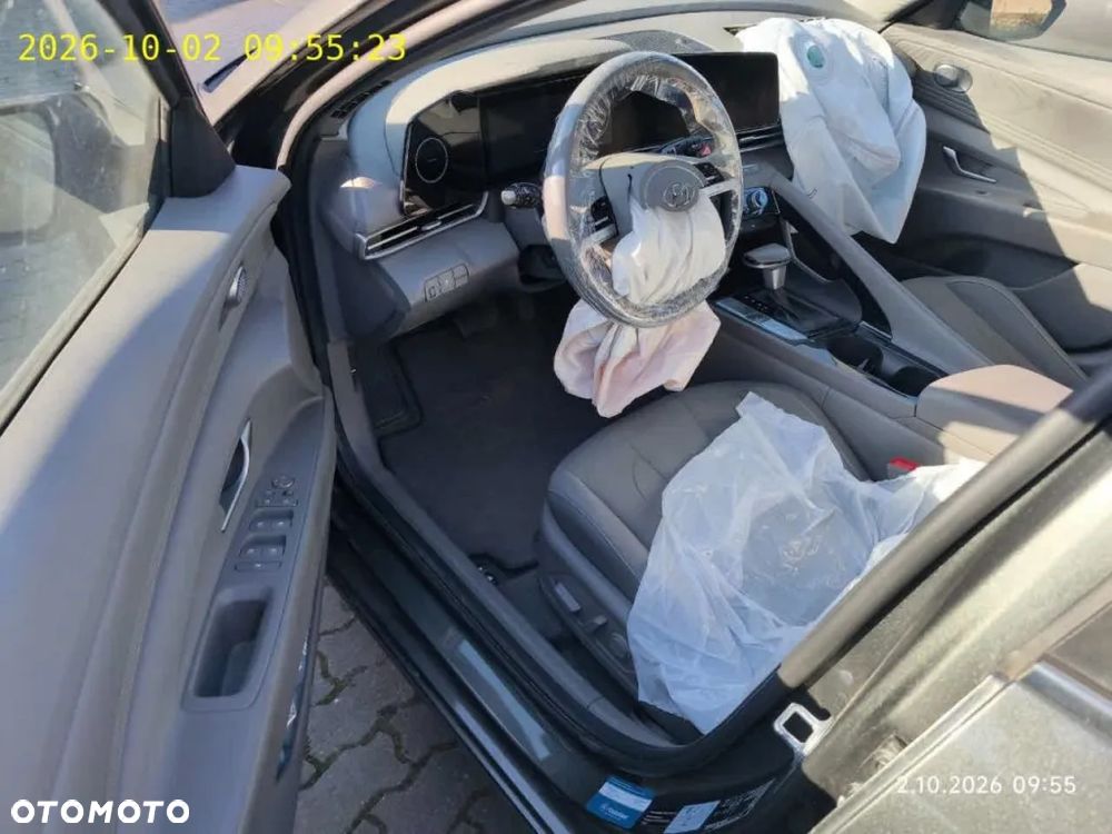 Hyundai Elantra 1.6 Executive CVT - 6