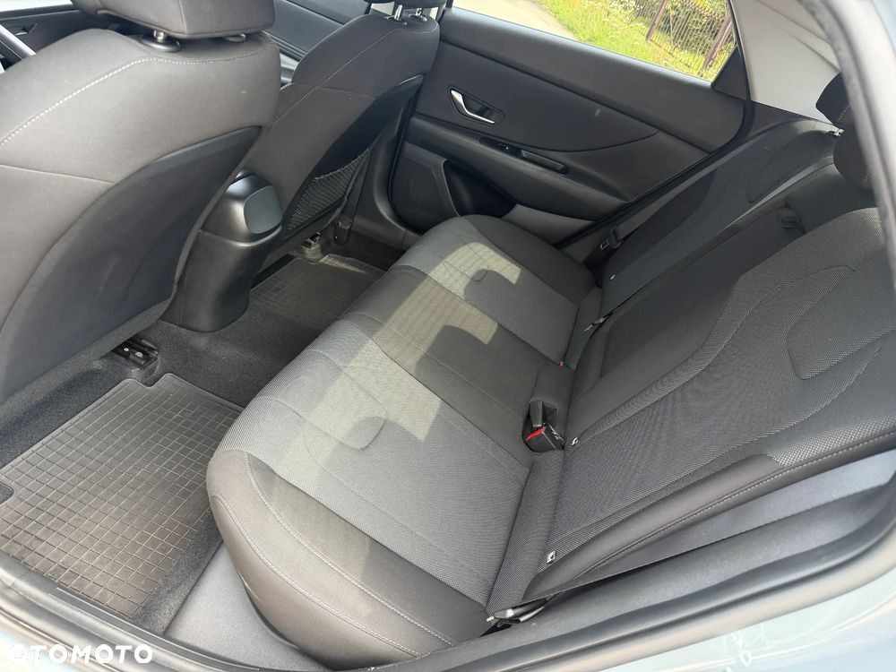 Hyundai Elantra 1.6 Modern CVT - 32