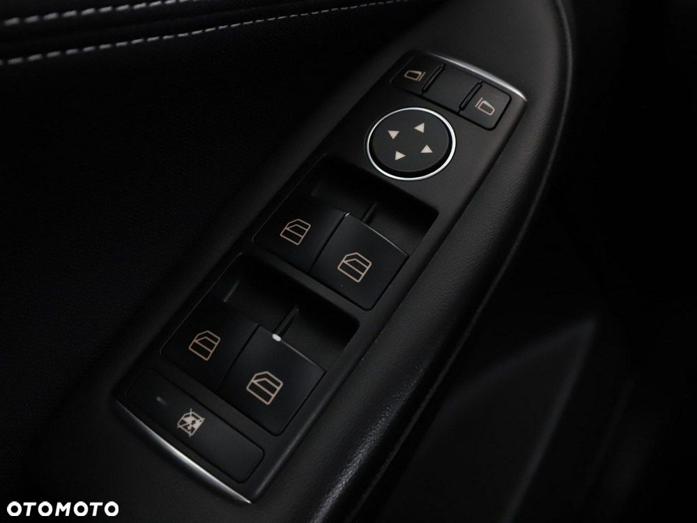 Infiniti Q30 - 31