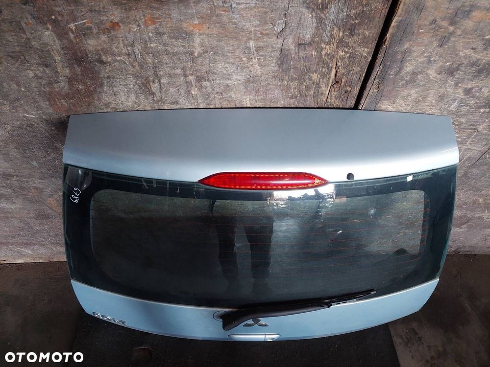 KOMPLETNY TYŁ KLAPA BAGAŻNIKA ZDERZAK TYŁ LAMPY COLT VI 04-08 21H - 10