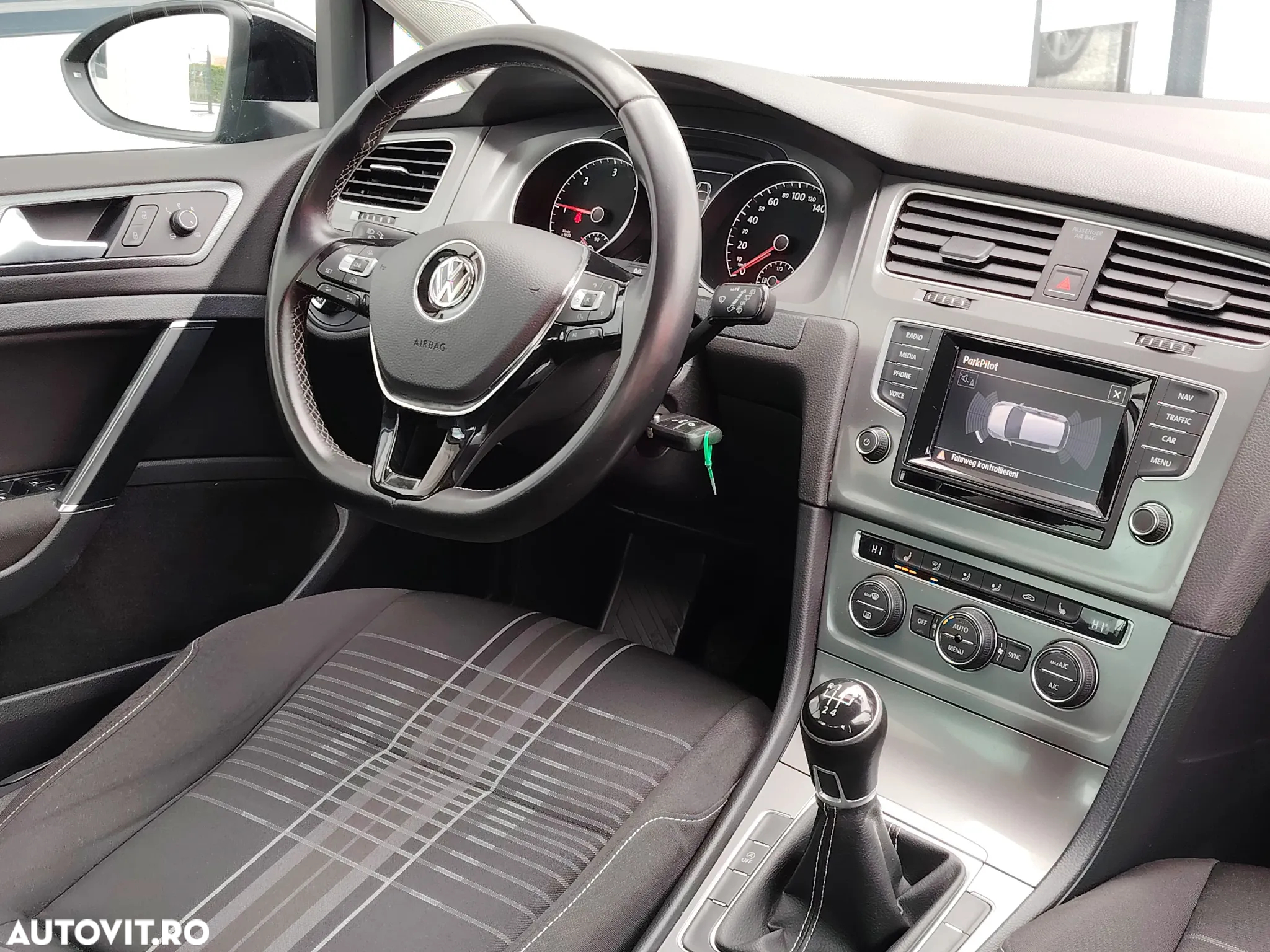 Volkswagen Golf 1.6 TDI BlueMotion Technology Lounge - 14
