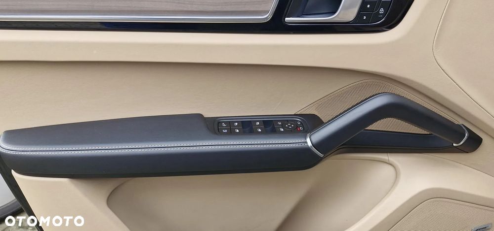 Porsche Cayenne E-Hybrid Platinum Edition - 22