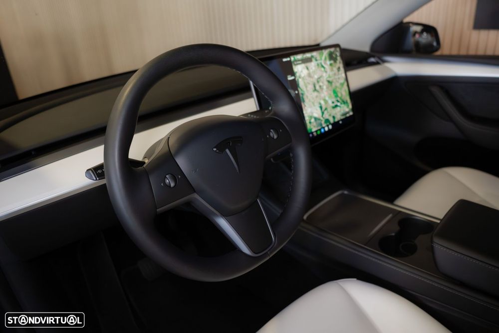 Tesla Model Y Long Range Dual Motor AWD - 24