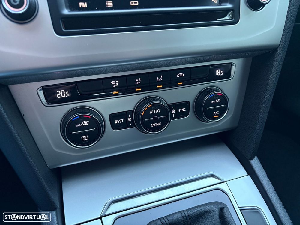 VW Passat 2.0 TDI Confortline DSG - 48