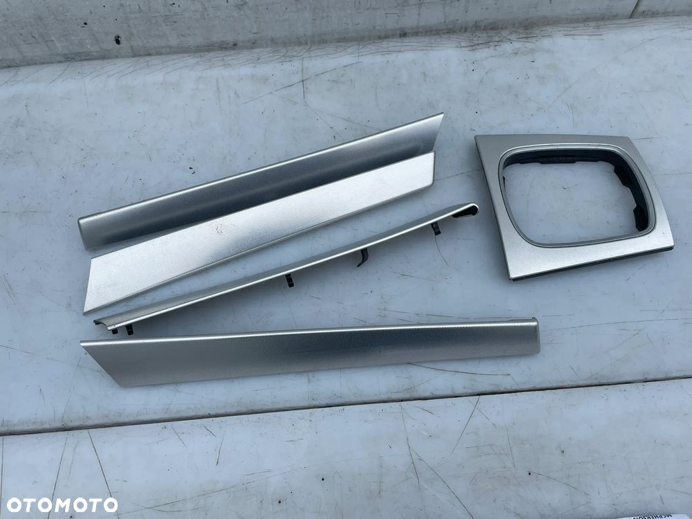 DEKORY LISTWY DRZWI RAMKA WYBIERAKA AUDI A3 8P 5D - 1