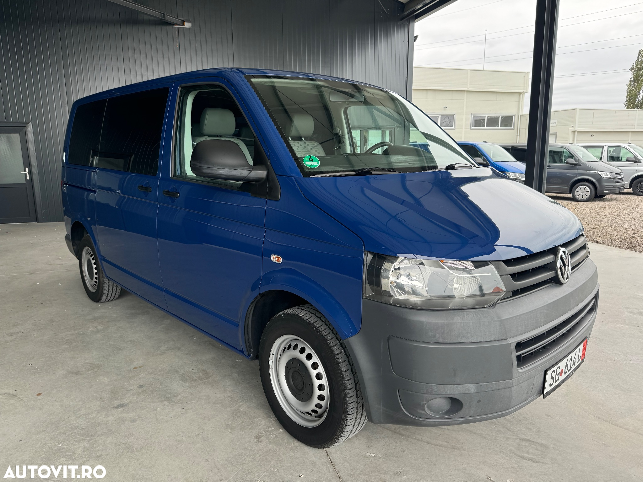Volkswagen Transporter - 2
