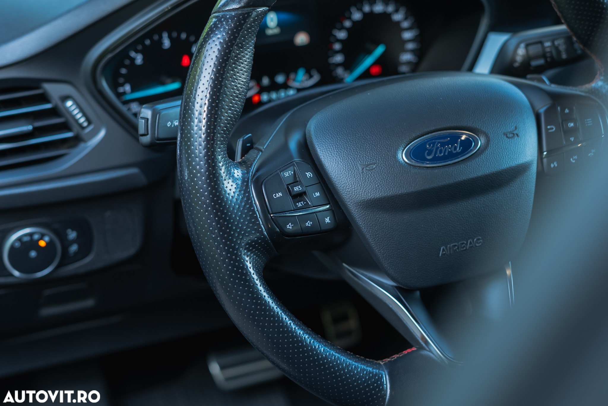 Ford Focus Turnier 1.5 EcoBlue Start-Stopp-System Aut. ST-LINE STYLE - 10