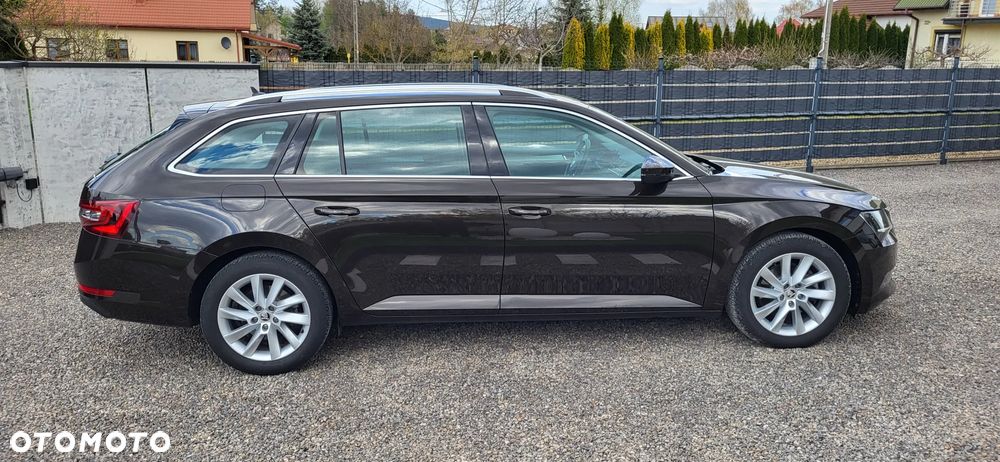 Skoda Superb 2.0 TDI Ambition DSG - 11
