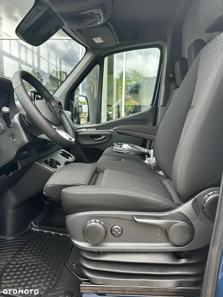 Mercedes-Benz Sprinter - 23