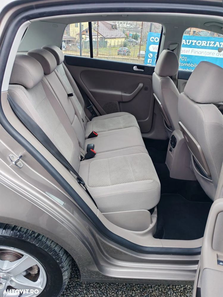 Volkswagen Golf Plus 2.0 TDI DSG Comfortline - 25